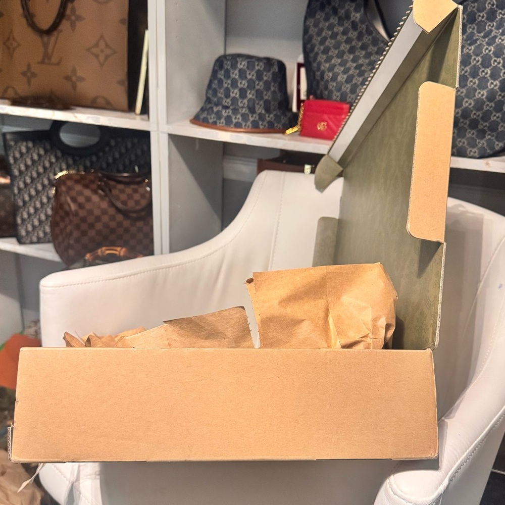 Gucci Shipping Box - Picture 3 of 5